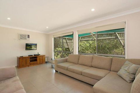 Rosamund House In Broke 4br House In Walking Distance To Cellar Doors - Kalgoorlie Accommodation 6