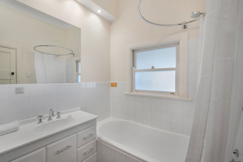 Lone Pine Farmhouse - Kalgoorlie Accommodation 4