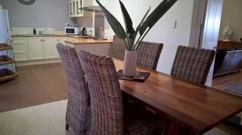 Book Keepers Cottage - Kalgoorlie Accommodation 6