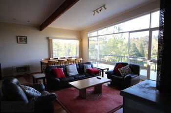 Fairways Close - Kalgoorlie Accommodation 6