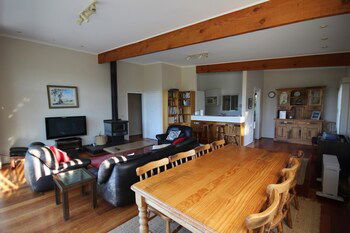 Fairways Close - Kalgoorlie Accommodation 3
