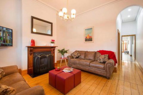 Carrington Charm CBD WiFi Parking - Kalgoorlie Accommodation 6