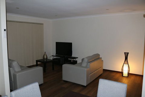 Cozy Stay At Kearsley - Kalgoorlie Accommodation 3