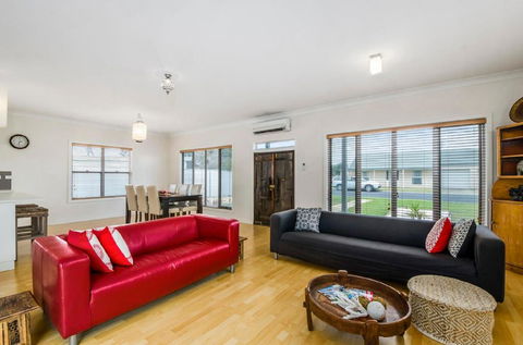 Zaahira House - Kalgoorlie Accommodation 4