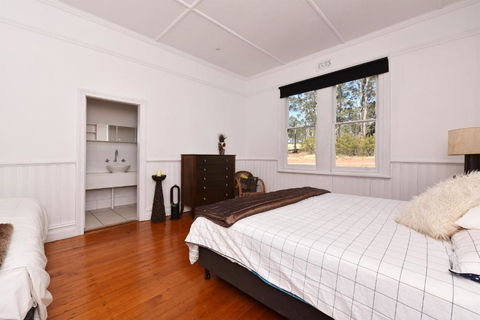 The Parsons Vineyard Retreat Get Amongst The Vineyards In A Historic Home - Kalgoorlie Accommodation 4