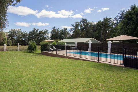Mudgee Country Grandeur Home - Kalgoorlie Accommodation 2