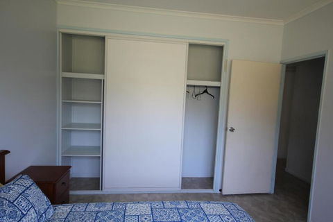 CASTAWAY BEACH HOUSE - Kalgoorlie Accommodation 5