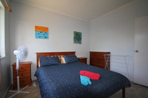 CASTAWAY BEACH HOUSE - Kalgoorlie Accommodation 1