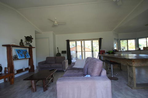 CASTAWAY BEACH HOUSE - Kalgoorlie Accommodation 4