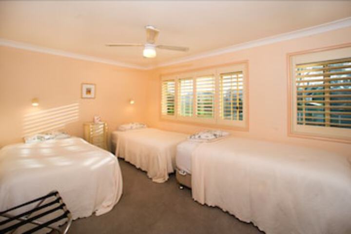Croobyar ACT Kalgoorlie Accommodation