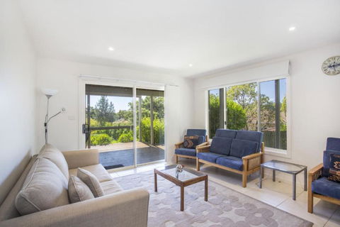 11 Riley St. Stylishly Modern - Kalgoorlie Accommodation 1