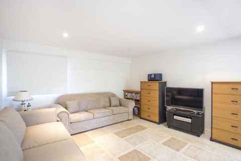 11 Riley St. Stylishly Modern - Kalgoorlie Accommodation 6