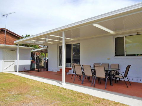 77 Lake Entrance Rd Waterfront Wonder - Kalgoorlie Accommodation 2