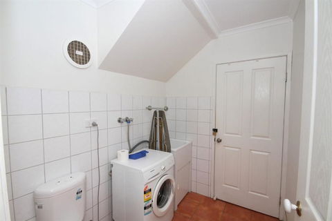 FANTASTIC HOLIDAY UNIT In A PERFECT LOCATION - Kalgoorlie Accommodation 7