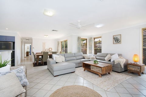 Kailani Beach House - Kalgoorlie Accommodation 1