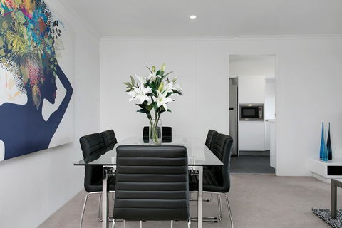 Newly Renovate Immaculate Cremorne One Bedroom Apartment CREM4 - Kalgoorlie Accommodation 2