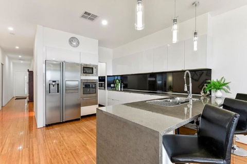 BENGALEE EXECUTIVE TOWNHOUSE MODERN & STYLISH - Kalgoorlie Accommodation 5