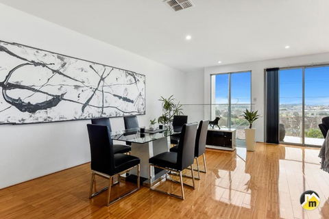 BENGALEE EXECUTIVE TOWNHOUSE MODERN & STYLISH - Kalgoorlie Accommodation 4