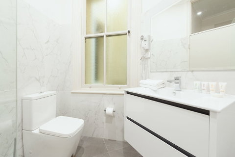 Stunning Sydney Home 1 - Kalgoorlie Accommodation 6