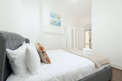 Stunning Sydney Home 1 - Kalgoorlie Accommodation 3