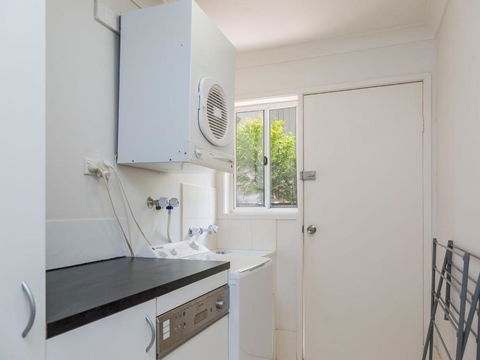 Lovely Modern Villa Amidst Peaceful Surroundings - Kalgoorlie Accommodation 5