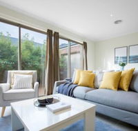 Spacious Lovely Home In Point Cook - Kalgoorlie Accommodation