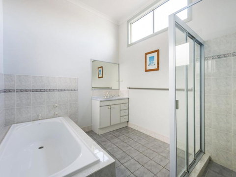 Clifton On Charles - Kalgoorlie Accommodation 2