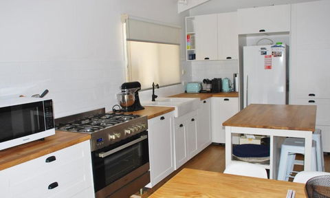 SHORE BEATS WORK INVERLOCH - Kalgoorlie Accommodation 1
