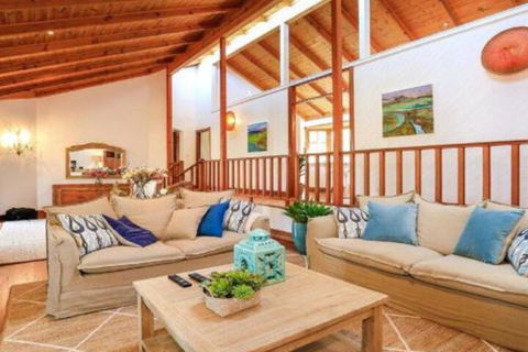Treetops Elegant Inviting Designer Cedar Home - Kalgoorlie Accommodation 7
