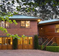 Treetops elegant inviting designer cedar home - Kalgoorlie Accommodation