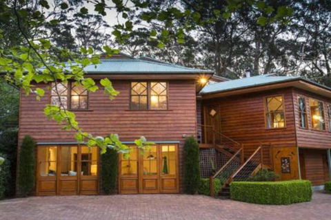 Treetops Elegant Inviting Designer Cedar Home - Kalgoorlie Accommodation 0
