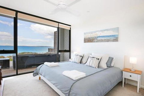 Azure Absolute Beachfront Pet Friendly - Kalgoorlie Accommodation 6