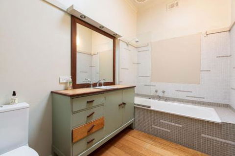 BEACHSIDE GETAWAY DROMANA - Kalgoorlie Accommodation 4