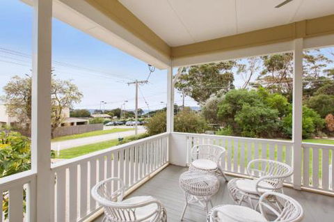BEACHSIDE GETAWAY DROMANA - Kalgoorlie Accommodation 1