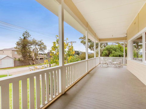 BEACHSIDE GETAWAY DROMANA - Kalgoorlie Accommodation 5