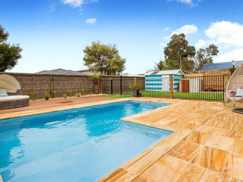MALIBU SAFETY BEACH - Kalgoorlie Accommodation 2