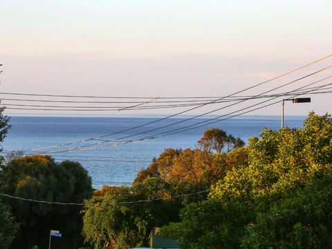 DROMANA BEACH SHACK... - Kalgoorlie Accommodation 2