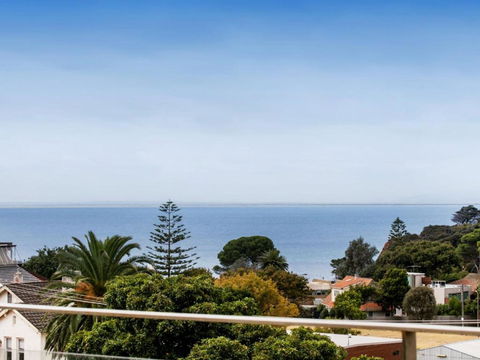 NORTH POINT RETREAT MORNINGTON - Kalgoorlie Accommodation 4