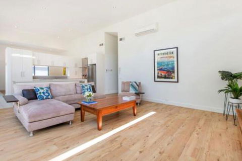 PALM COURT RETREAT MORNINGTON - Kalgoorlie Accommodation 4