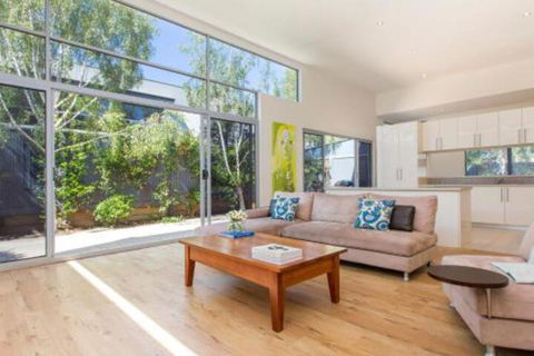 PALM COURT RETREAT MORNINGTON - Kalgoorlie Accommodation 5