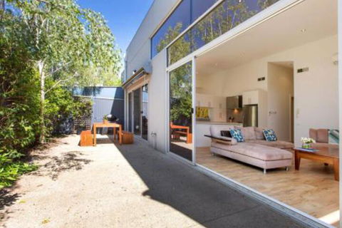 PALM COURT RETREAT MORNINGTON - Kalgoorlie Accommodation 7