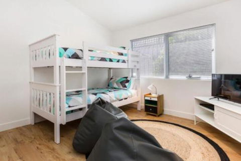 PALM COURT RETREAT MORNINGTON - Kalgoorlie Accommodation 3