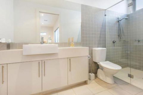 PALM COURT RETREAT MORNINGTON - Kalgoorlie Accommodation 6