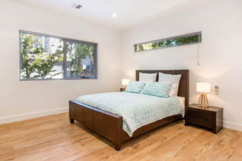 PALM COURT RETREAT MORNINGTON - Kalgoorlie Accommodation 2