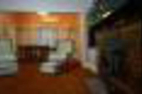 Skymirror Cottage - Kalgoorlie Accommodation 3