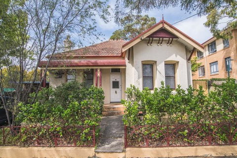 Beautiful Pre-loved Ashfield 4 Bedroom Home - Kalgoorlie Accommodation 2