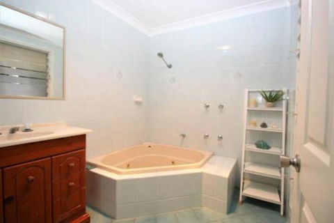 MAGIC BEACH HOUSE PET FRIENDLY - Kalgoorlie Accommodation 2