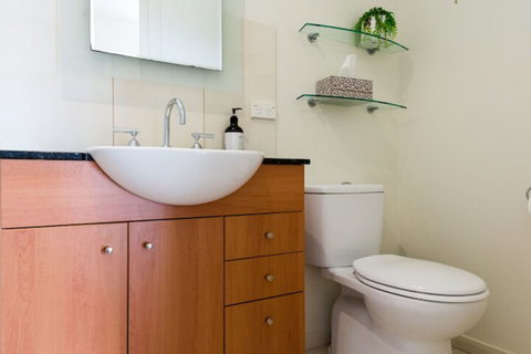 Hilltop House - Kalgoorlie Accommodation 7
