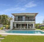 WATERFRONT HOME BORDERING MOOLOOLABA - Kalgoorlie Accommodation