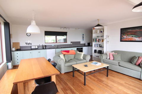 DOLPHIN LOOKOUT COTTAGE Amazing Views Of The Bay Of Fires - Kalgoorlie Accommodation 6